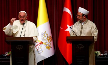 el-santo-padre-con-autoridades-religiosas-turcas.png